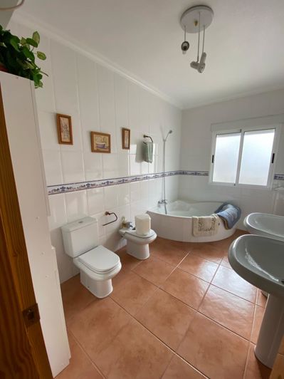 Image No.30-3 Bed Townhouse for sale