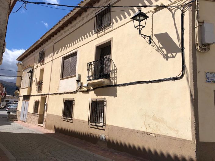 Image No.1-4 Bed Townhouse for sale