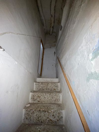 Image No.12-3 Bed Property for sale