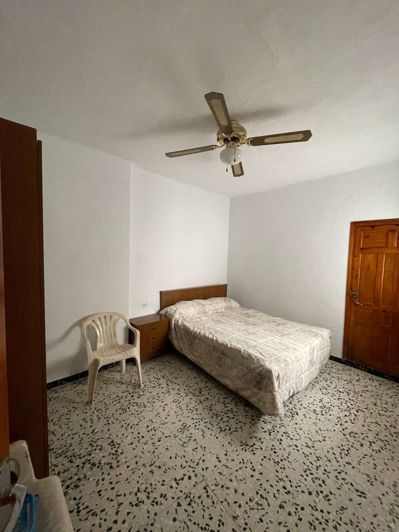 Image No.18-3 Bed Property for sale