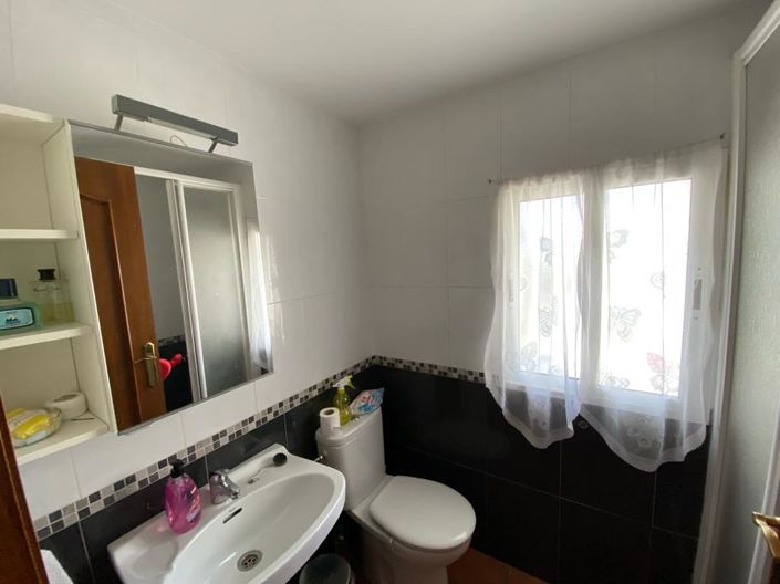 Image No.17-3 Bed Property for sale