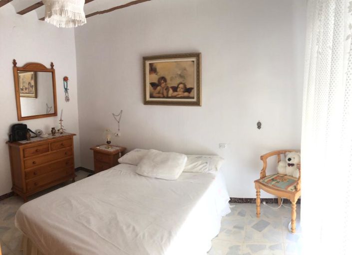 Image No.18-5 Bed Townhouse for sale