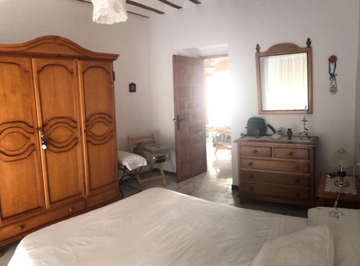 Image No.21-5 Bed Townhouse for sale