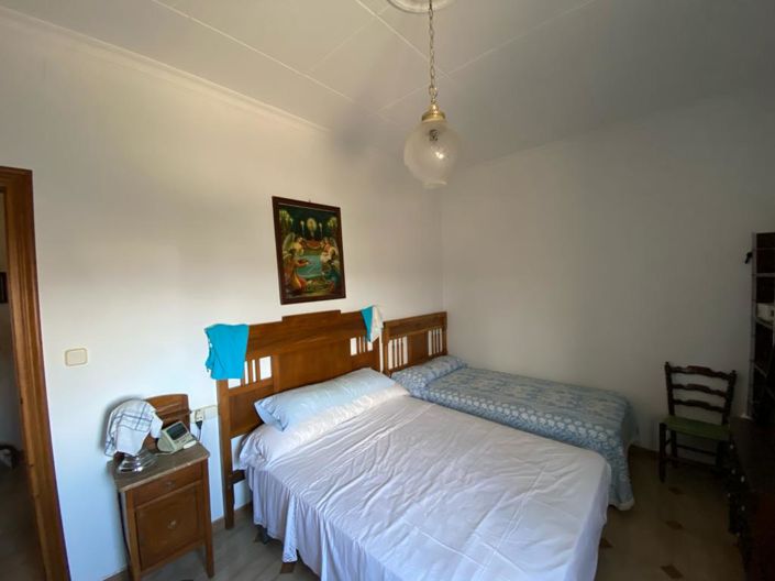 Image No.28-5 Bed Property for sale