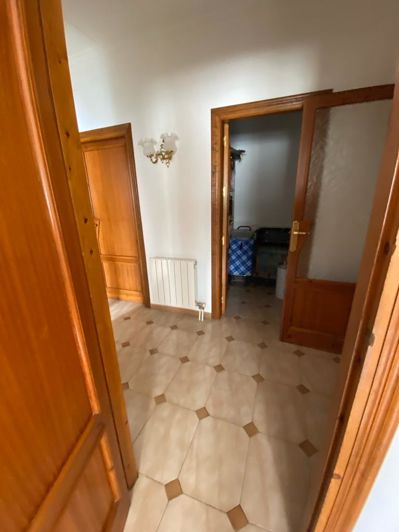 Image No.8-5 Bed Property for sale