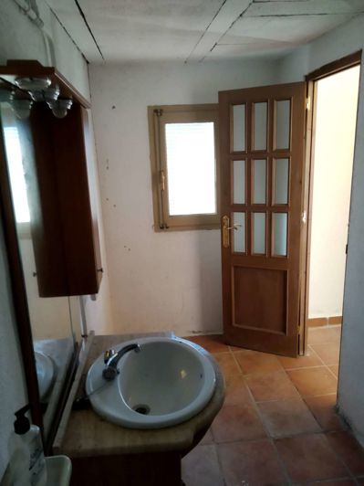 Image No.11-1 Bed Property for sale