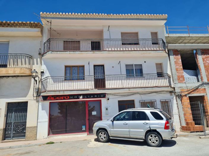 Image No.1-4 Bed Property for sale