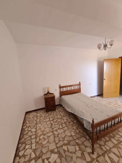 Image No.14-4 Bed Property for sale