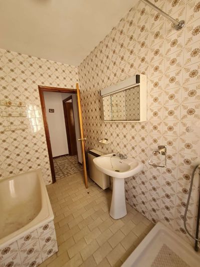 Image No.26-4 Bed Property for sale