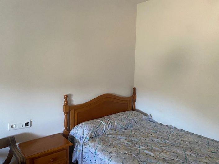 Image No.15-7 Bed Property for sale