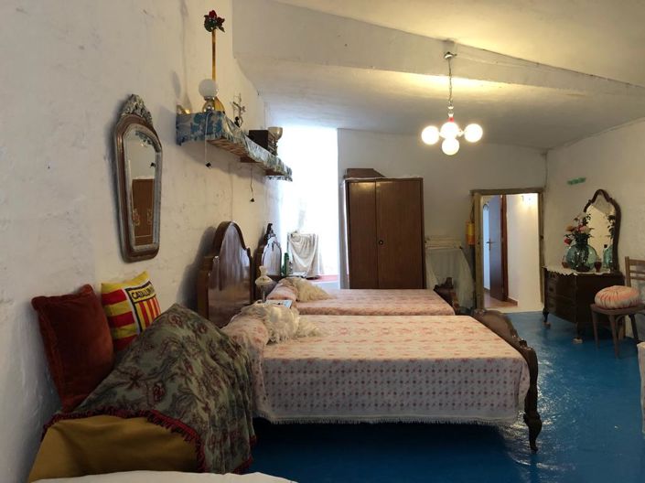 Image No.17-3 Bed Property for sale