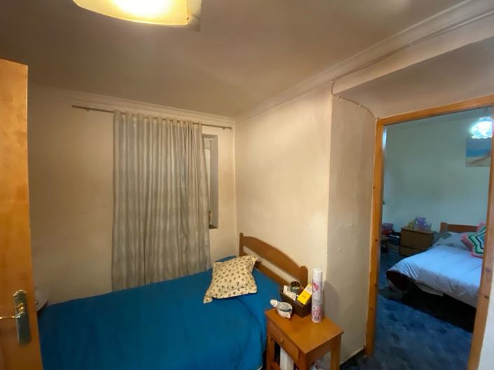 Image No.27-5 Bed Property for sale