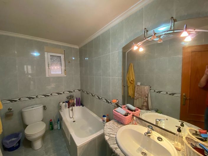 Image No.36-5 Bed Property for sale