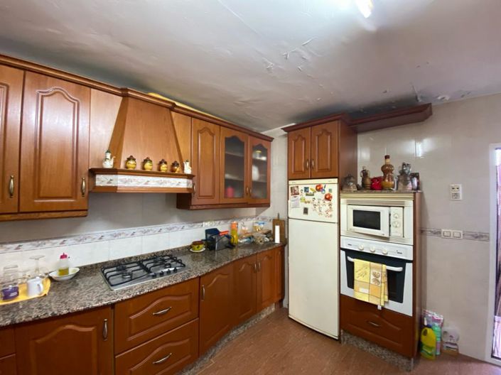 Image No.6-5 Bed Property for sale