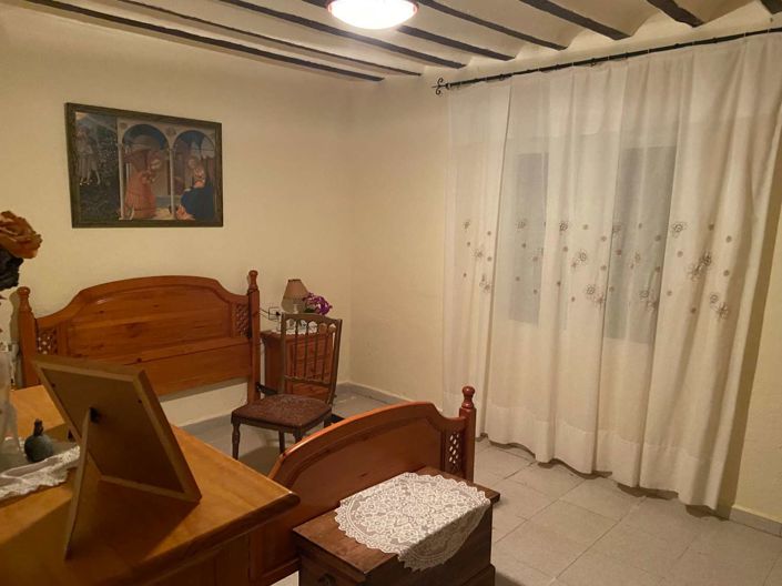 Image No.10-5 Bed Property for sale