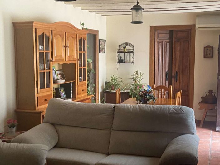 Image No.5-5 Bed Property for sale