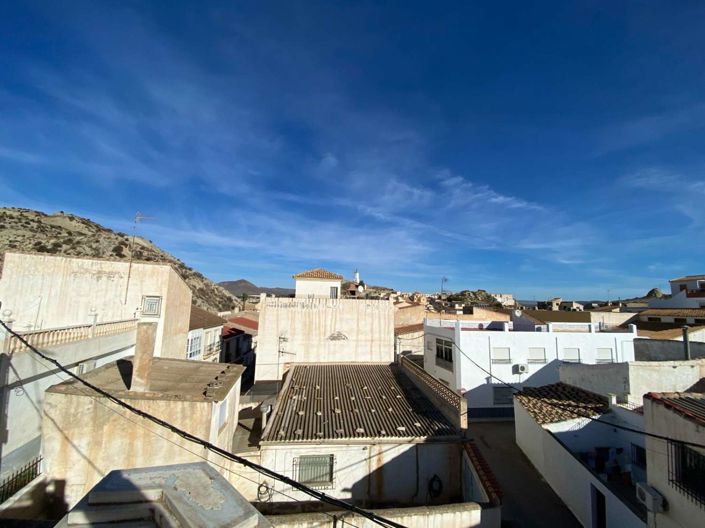 Image No.27-6 Bed Property for sale