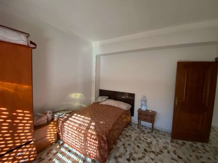 Image No.13-6 Bed Property for sale