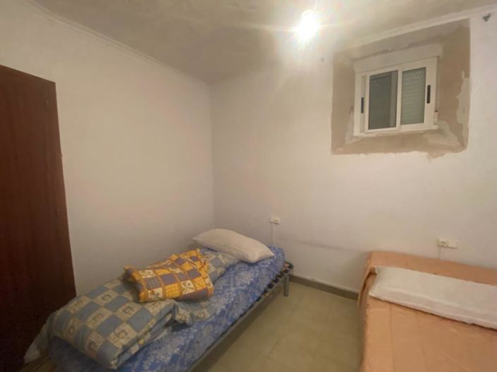 Image No.9-5 Bed Property for sale