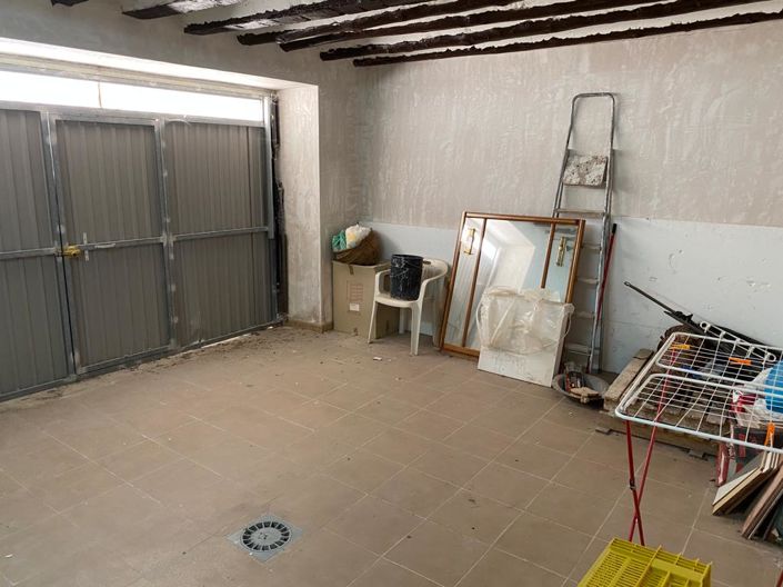 Image No.17-5 Bed Property for sale