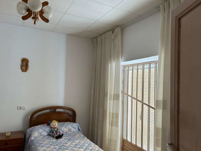 Image No.15-5 Bed Townhouse for sale