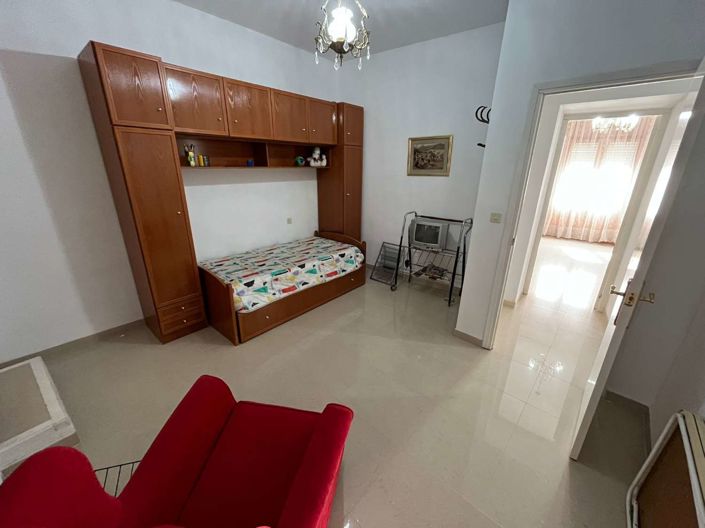 Image No.6-5 Bed Property for sale