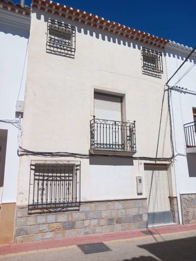 Image No.1-5 Bed Townhouse for sale