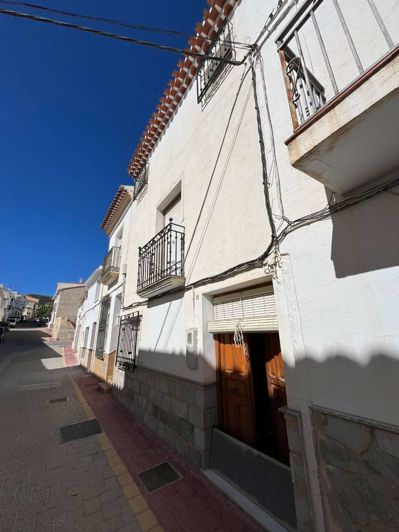 Image No.21-5 Bed Townhouse for sale