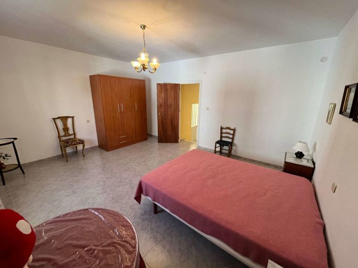 Image No.18-5 Bed Townhouse for sale