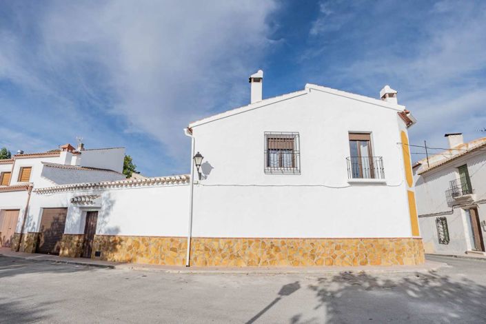 Image No.2-5 Bed Property for sale