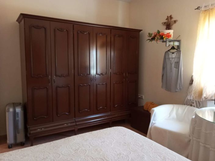 Image No.18-10 Bed Property for sale