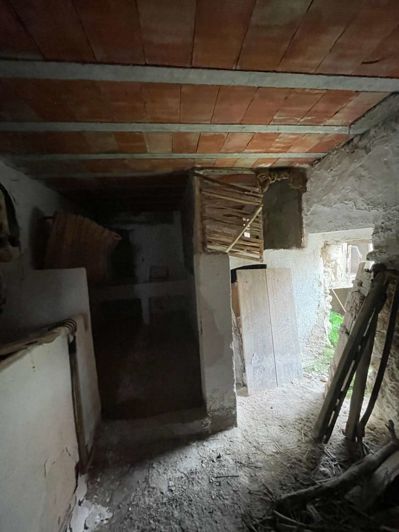 Image No.12-3 Bed Property for sale