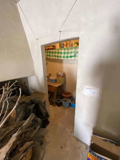 Image No.10-2 Bed Property for sale