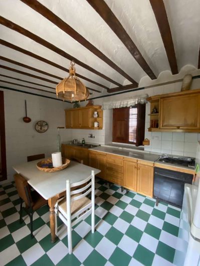 Image No.23-8 Bed Property for sale