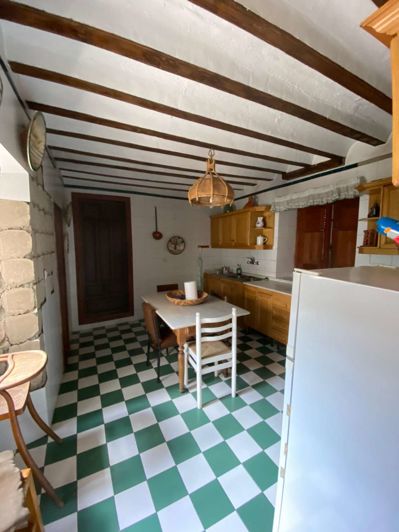 Image No.24-8 Bed Property for sale