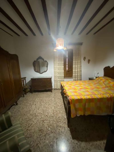 Image No.34-8 Bed Property for sale