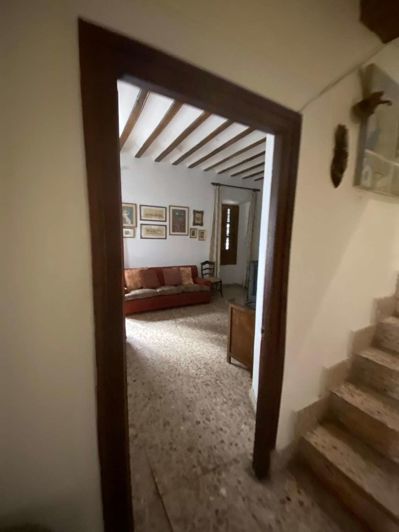 Image No.14-8 Bed Property for sale