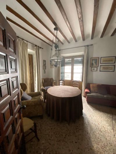 Image No.12-8 Bed Property for sale