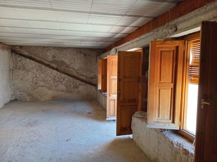 Image No.6-3 Bed Property for sale