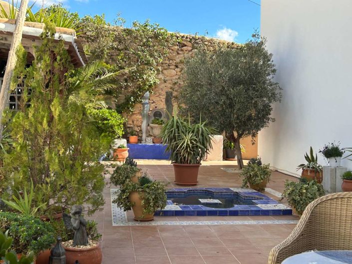 Image No.13-7 Bed Property for sale