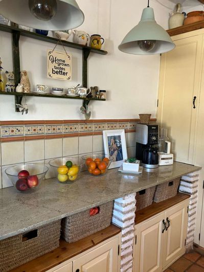 Image No.15-7 Bed Property for sale