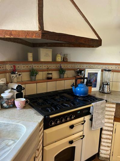 Image No.17-7 Bed Property for sale