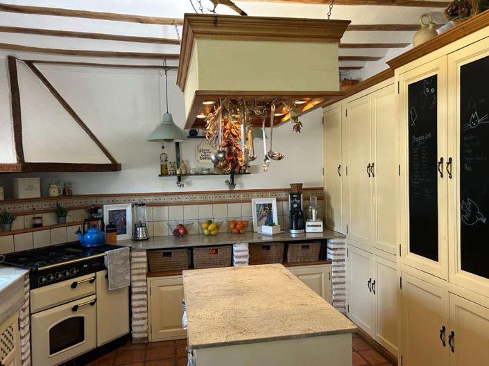 Image No.20-7 Bed Property for sale