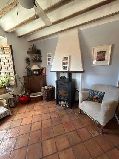 Image No.23-7 Bed Property for sale