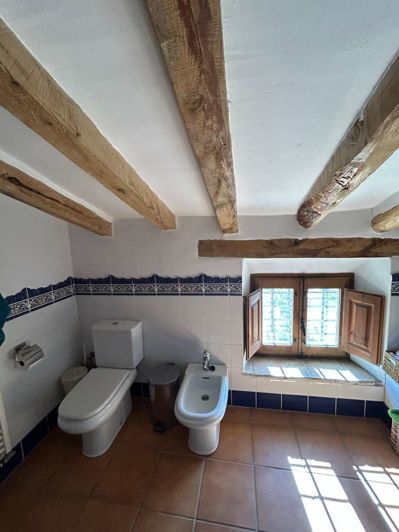 Image No.28-7 Bed Property for sale