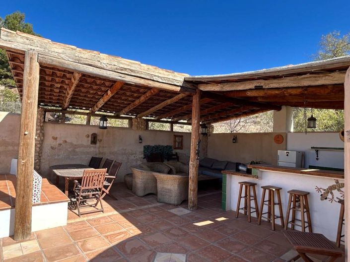 Image No.6-7 Bed Property for sale