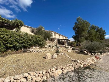 7 Bed Property for sale