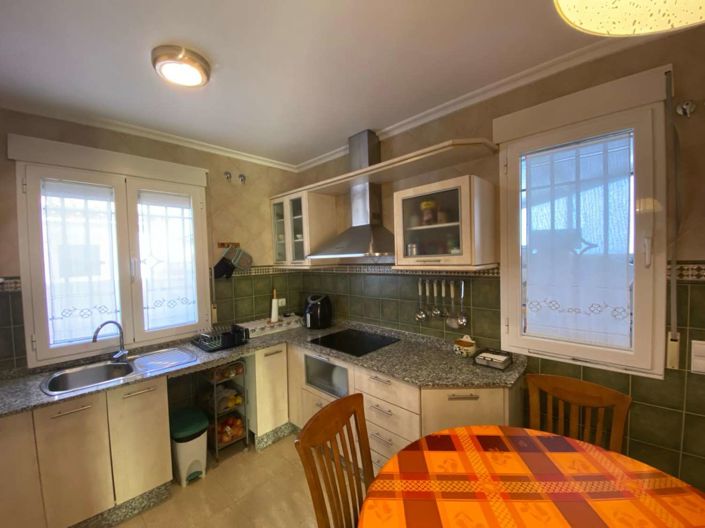 Image No.15-4 Bed Property for sale