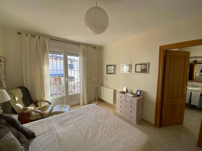 Image No.28-4 Bed Property for sale