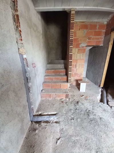 Image No.10-3 Bed Property for sale